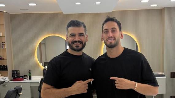 Il barbiere di Calhanoglu: "Rimasto fedele all'Inter, ma un giorno spero vada al Galatasaray"