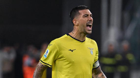 Sorpasso Lazio col graffio del capitano. Zaccagni, appena entrato, fa 2-1 sul Cagliari di rigore