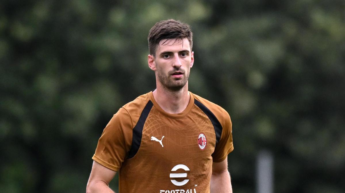 Gabbia: "Leao farà il massimo finché è al Milan. Chi resta deve dare priorità alla squadra"