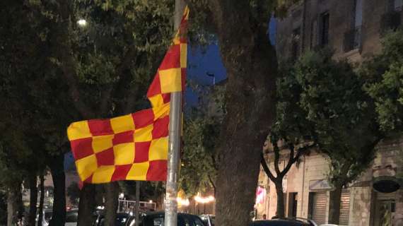 FOTO - Lecce si colora di giallorosso: bandiere in città per la sfida salvezza