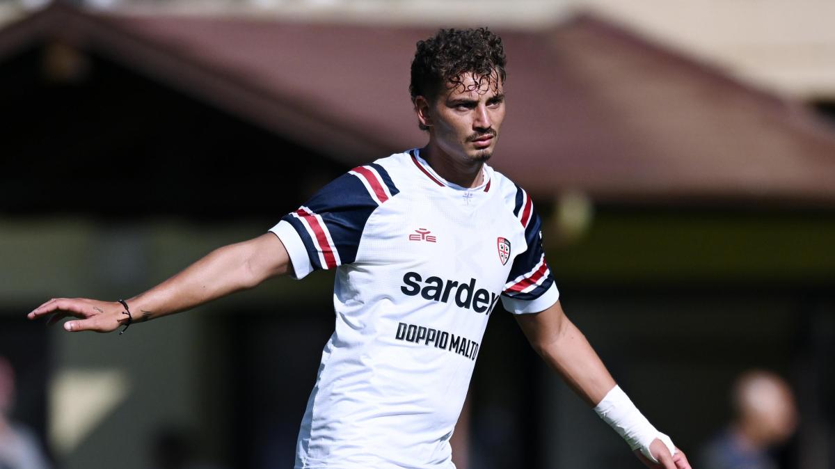 Cagliari, tiene banco il caso Esposito: vuole l'adeguamento, contatti continui con il club