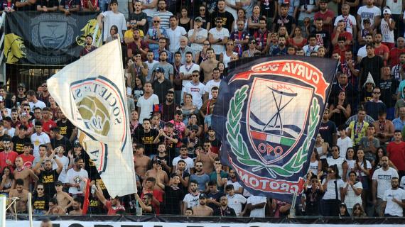 Crotone, nota del club: "Ferma condanna di ogni episodio di violenza a margine del derby"