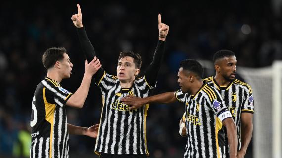 Juventus, Chiesa saluta Alex Sandro: "Grande professionista e grandissima persona"