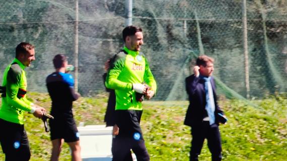 TMW - Napoli, Meret in campo nella rifinitura pre Eintracht, ma con il polso fasciato: la foto