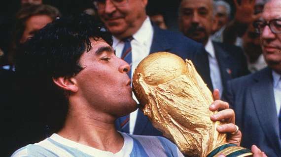 Diego Armando Maradona, el Pibe de Oro: storia del calcio, re di Napoli che non verrà mai dimenticato