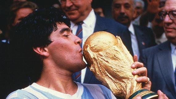 Diego Armando Maradona, eterno e inimitabile. Ha fatto cose che altri nemmeno immaginano