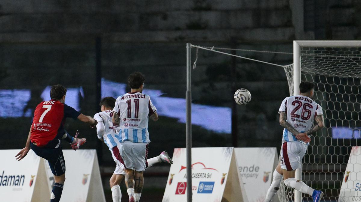 Casertana, sirene dalla Serie B per Butic. Due club cadetti visionano il croato