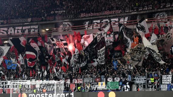 Paura per i tifosi del Napoli a Francoforte: tre feriti. Nove ultras dell'Eintracht fermati