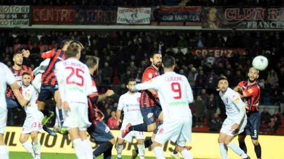 Serie B, risultati e marcatori: derby veneto al Padova, Hellas ko