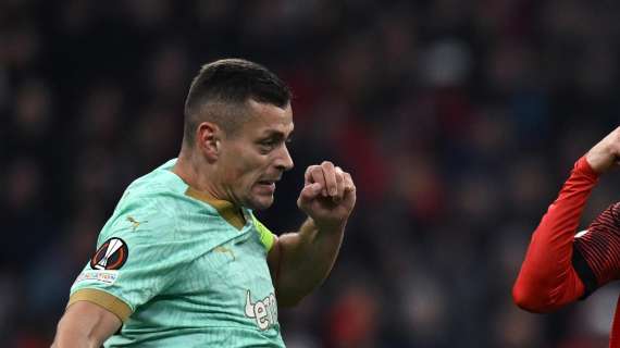 Europa League, Slavia Praga di nuovo in 10 contro il Milan: espulso Holes al 20'