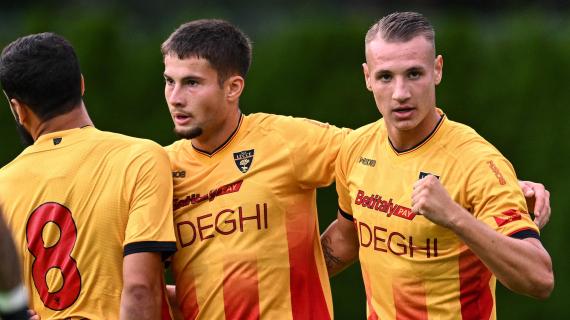 Lecce-Milan, le formazioni ufficiali: Camarda alla prima da ex, c'è Saelemaekers