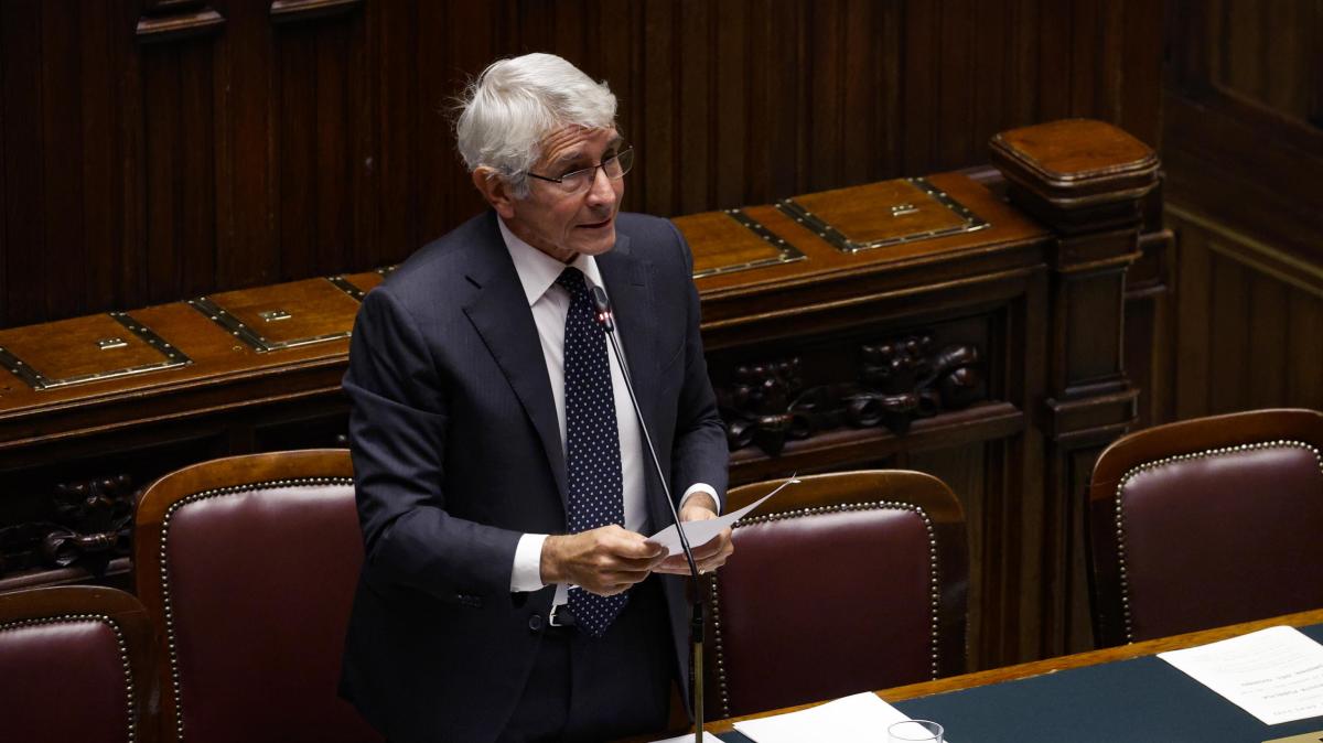 Il ministro Abodi: "Paolo Rossi semplice e unico, una persona speciale"