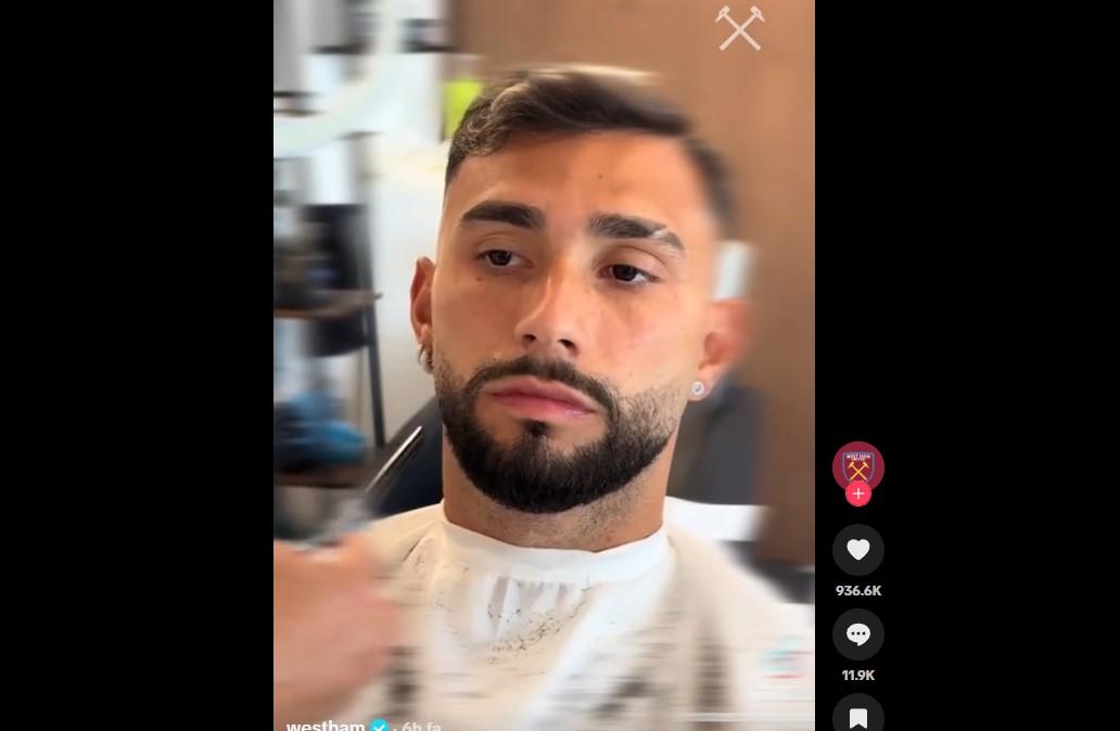 Dal barbiere vanno i giocatori del West Ham. Lo sfottò dei londinesi al tifoso del Man United