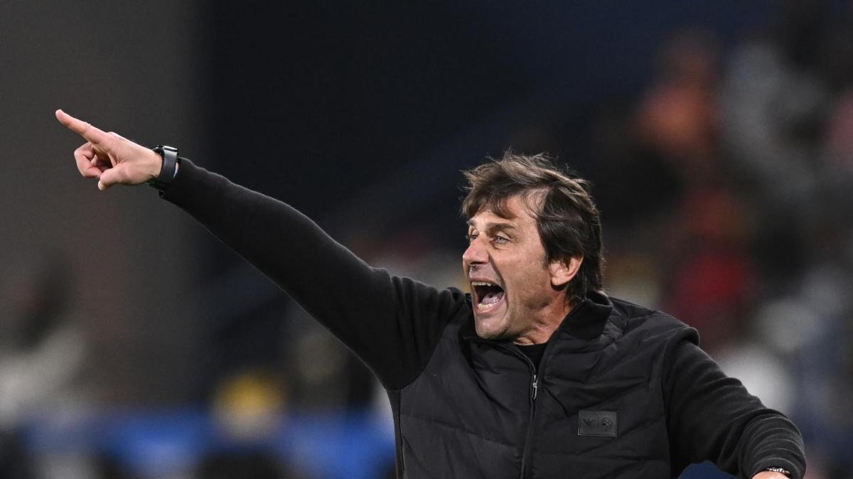 Lazio-Napoli, la sfida nella sfida. Il Mattino: "Comandanti, a voi due"