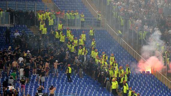 Scontri a Francoforte prima di Eintracht-Stoccarda, 50 i feriti ma sono due le versioni