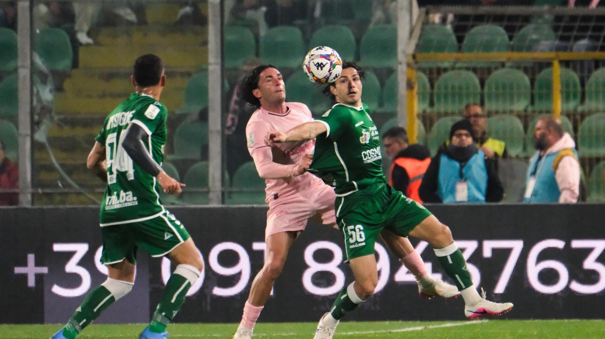 Enrici-Avellino, avanti insieme. Il difensore ha prolungato il proprio contratto per altri due anni