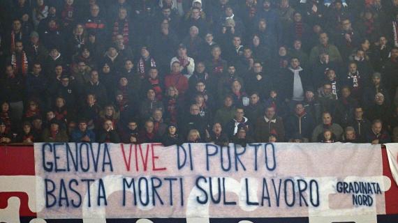 "Genova vive di porto. Basta morti sul lavoro". Lo striscione della Gradinata Nord