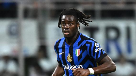 Bisseck all'ultimo fa ruggire il Meazza: sorpasso Inter, 1-0 sulla Lazio al 45'