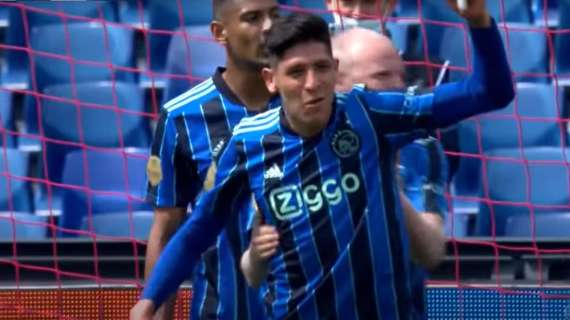 L'Ajax veste di nerazzurro. I campioni dei Paesi Bassi esibiscono la nuova divisa nel Klassiker