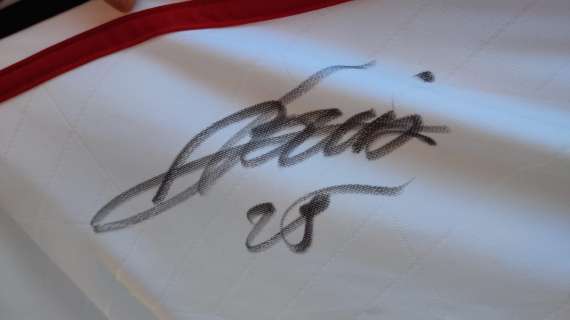 Milan, Florenzi indosserà la maglia rossonera numero 25. L'indizio arriva da un autografo
