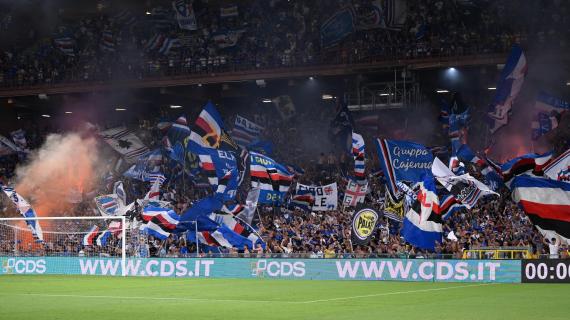 Torce attorno allo stadio "Ferraris": i tifosi festeggiano i 78 anni della Sampdoria