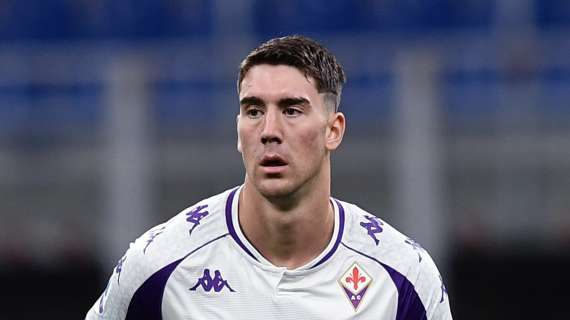 Roma, nuovi contatti con gli agenti di Vlahovic ma la Fiorentina vuole 25 milioni di euro