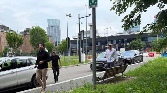 L'entourage di Modric a Casa Milan per limare gli ultimi dettagli contrattuali. Le immagini