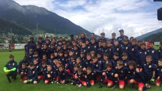 TMW - Genoa, squadra in visita al Summer Camp: "Studiate e divertitevi"