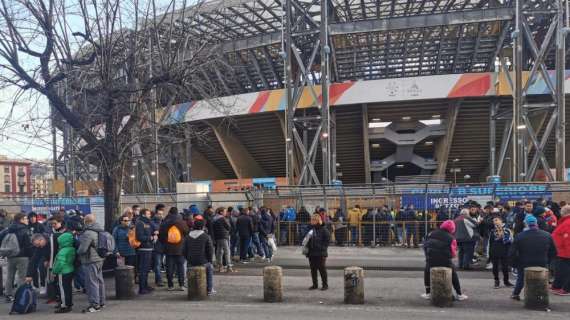 TMW - Napoli-Barcellona, l'entusiasmo dei tifosi azzurri: in centinaia già fuori dal San Paolo