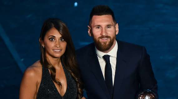 Ici c'est Paris! Messi è atterrato nella capitale francese. Lo aspetta il PSG