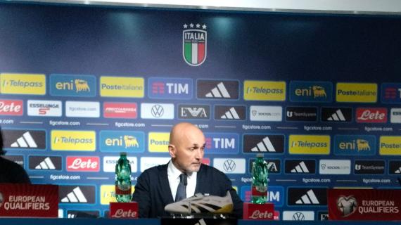L'ultima conferenza stampa di Spalletti: Buffon al suo fianco, Gravina in platea