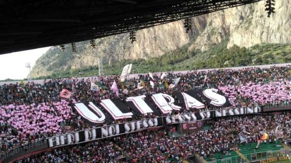 Palermo, duro striscione degli ultras: “Vendi la società o sarà guerra”