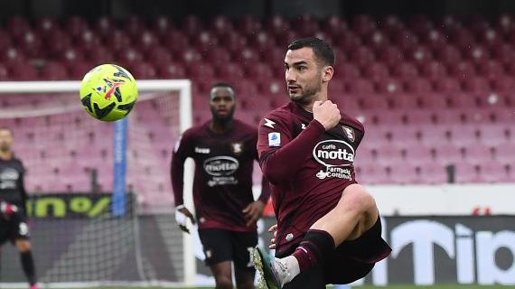 Salernitana, in ritiro con tanti "casi" e zero volti nuovi. Pressing viola su Dia 