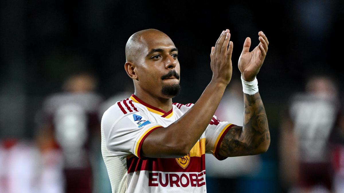 Roma, Malen: "Dybalen? Nome divertente. Totti è una leggenda, ma io penso solo ad aiutare la squadra"