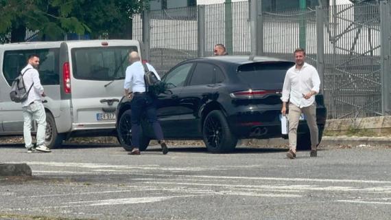 Lazio, Sarri è arrivato a Formello: primo vertice dell'anno con il direttore sportivo Fabiani