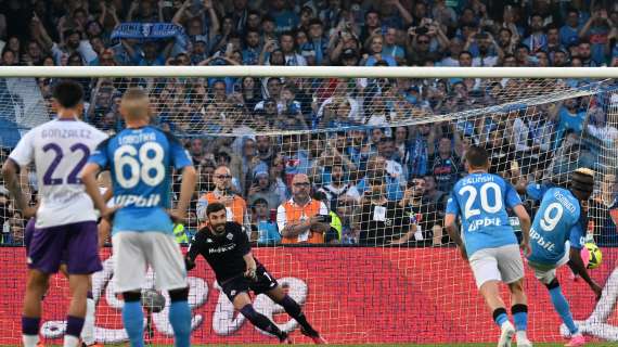 Osimhen potrà sbagliare un rigore, non due: Napoli-Fiorentina 1-0, inizia la festa al Maradona