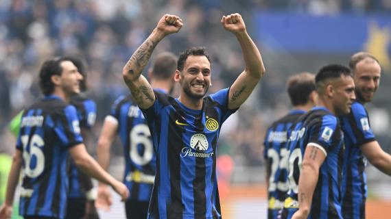 L'Inter sa solo vincere, Calhanoglu mata un Toro in dieci: 2-0, a San Siro inizia la festa