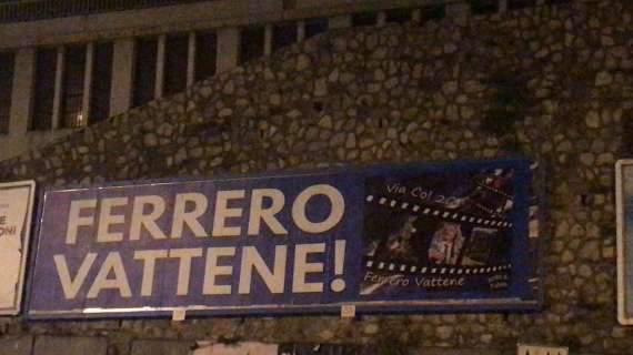 "Ferrero vattene". A Genova spuntano manifesti giganti pagati da due tifosi storici della Samp