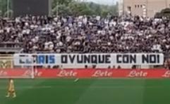 A Bergamo e a Monza lo striscione per il tifoso ucciso sabato sera: “Claris ovunque con noi”
