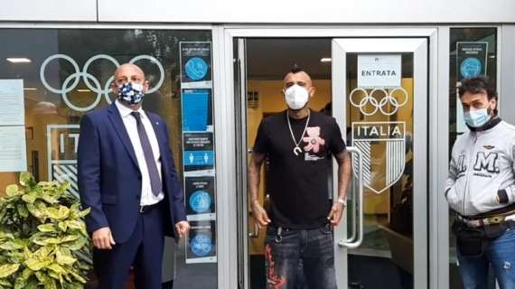 Inter, le immagini di Vidal ad Appiano Gentile: l'incontro con Conte e i nuovi compagni
