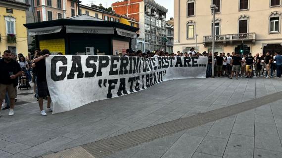 Atalanta, i tifosi scendono in piazza a Bergamo: "Gasperini deve restare... Fate i bravi"