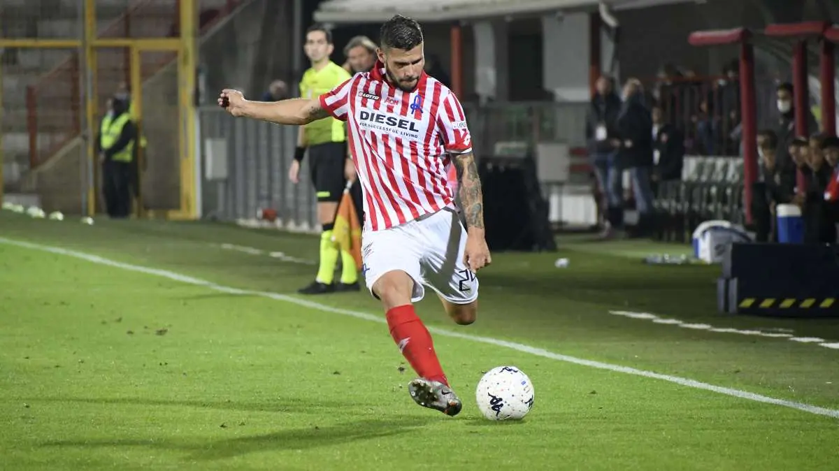Vicenza, fatta per la cessione di Calderoni: il terzino andrà al Cesena in Serie C