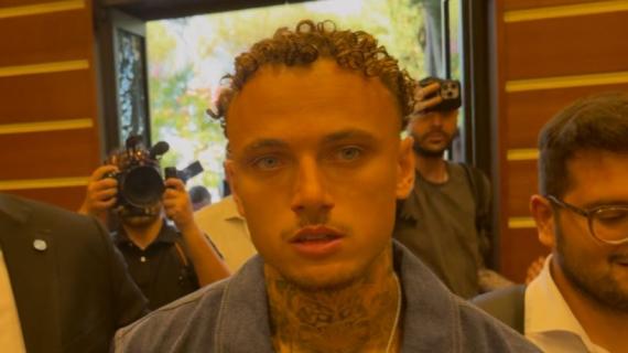 Napoli, ecco Noa Lang: l'esterno arrivato a Villa Stuart per le visite mediche