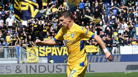 Cagliari ancora vigile su Kvernadze del Frosinone: concorrenza da Verona ed estero