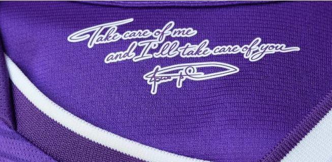 Fiorentina, nella nuova maglia c'è un dettaglio nascosto con la frase tipica di Commisso