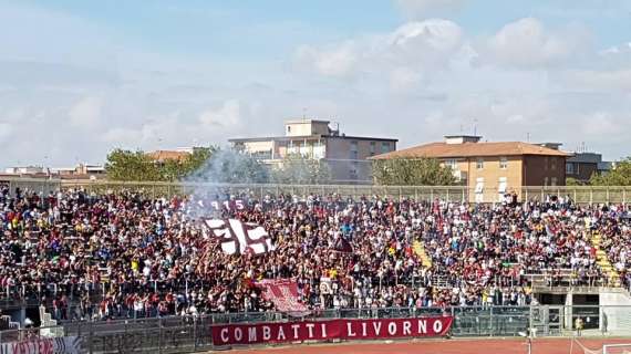 Livorno sconfitto 0-3 dal Cosenza, le scuse della società: "Prestazione indecente"