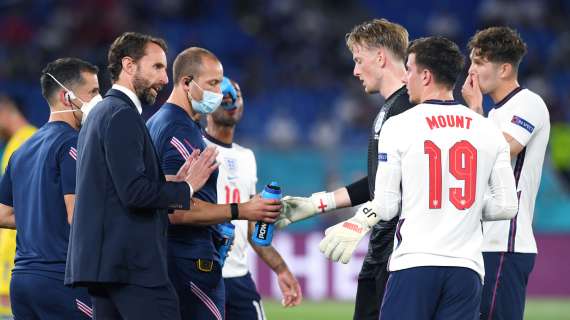 Mason Mount emoziona l'Inghilterra: tifosa in lacrime dopo che il 19 le regala la maglia