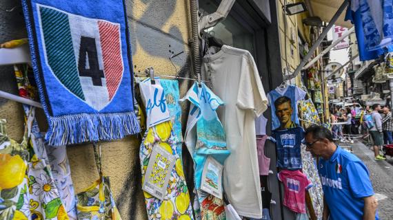 Tanti ordini per striscioni 4/o scudetto Napoli, ma in stand-by