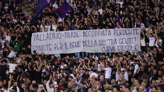 Caos Fiorentina, la Curva Fiesole: "Commisso pulisciti la bocca. Pradè levati dalle p...e"