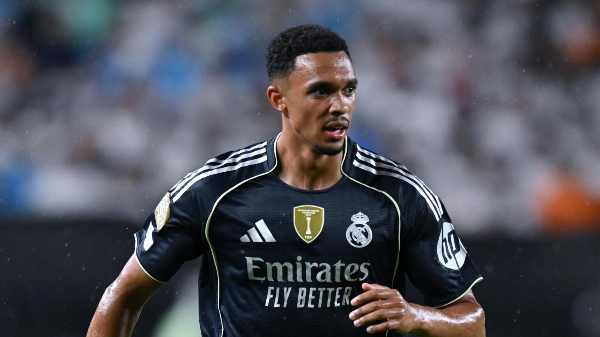 Anfield non perdona: pioggia di fischi su Alexander-Arnold, il ragazzo che ha tradito Liverpool